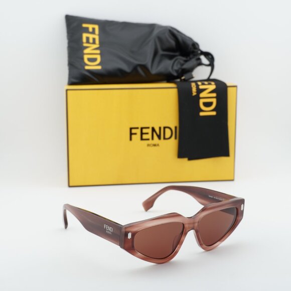 Fendi FE40163U 74S Cat Eye Sunglasses - Striped Pink/Red main image 6